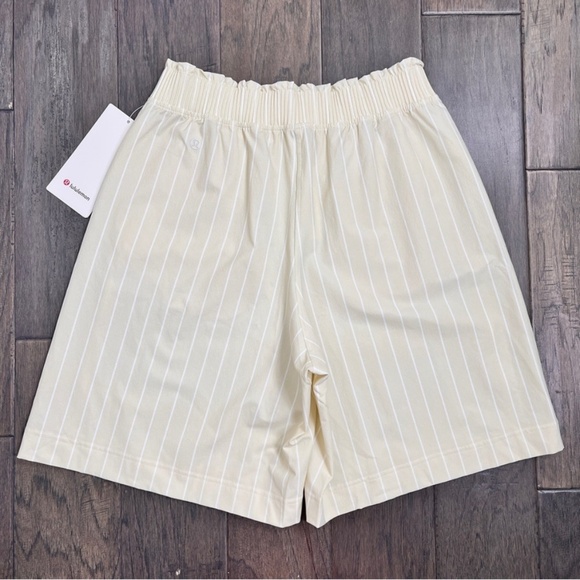 Lululemon Stretch Woven Ruffle-Waist High-Rise Short 9" Upright Stripe Max White - Picture 2 of 8